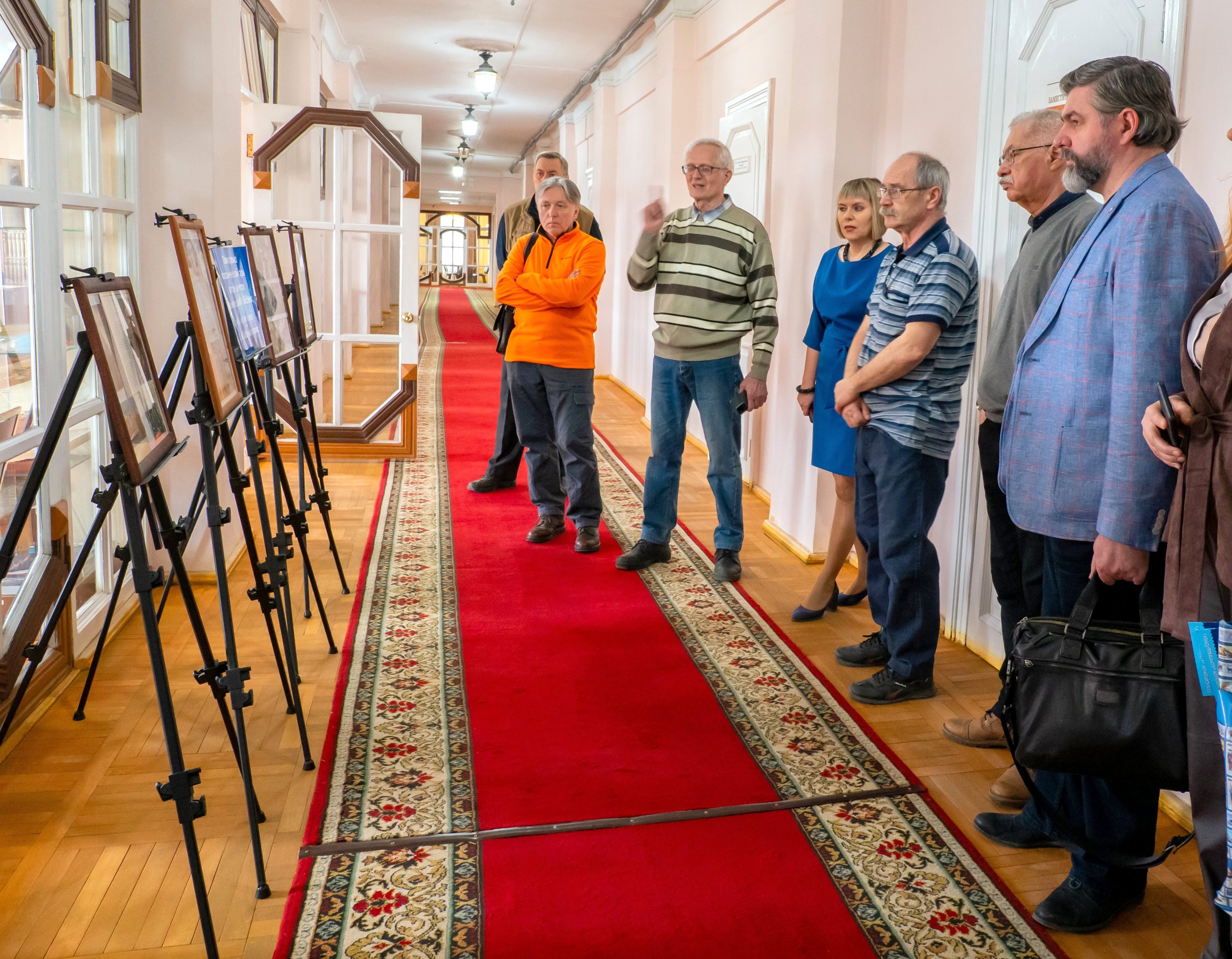 Круглый стол «Космос в деталях: погружение в книжные и коллекционные редкости»